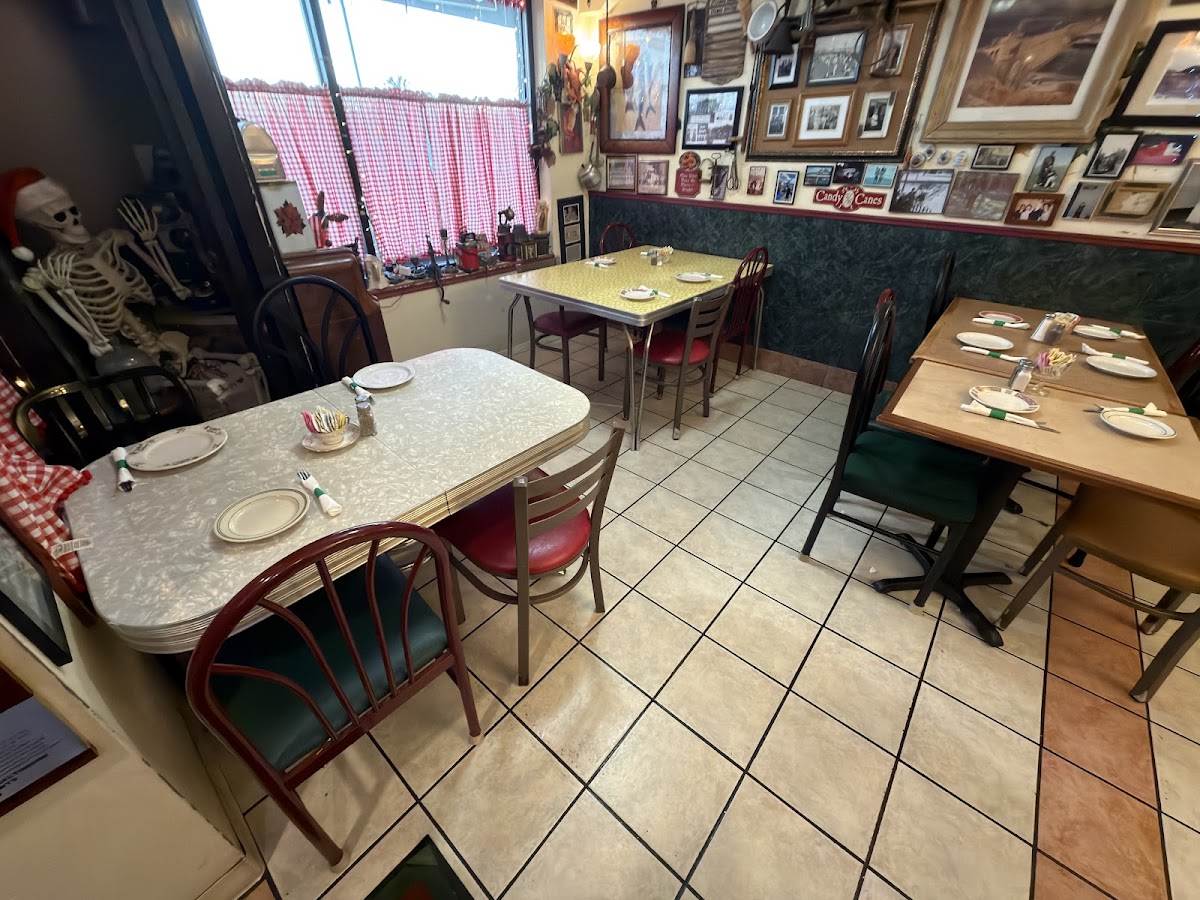 Mamie's Cafe photo 2